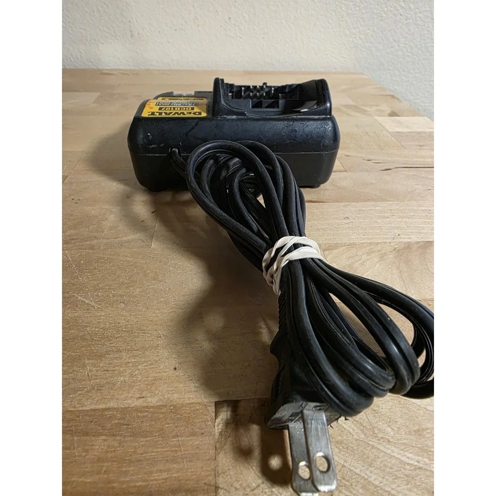 Dewalt Battery Charger, 12V & 20V Max Li-Ion DCB107 Tested Working